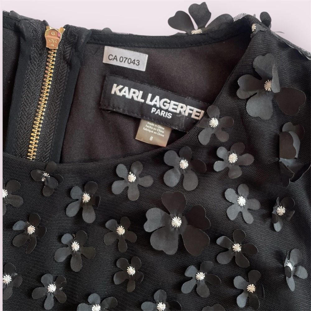 Karl Lagerfeld: Black Shift Dress 3D Daisy Appliqués | Size 8